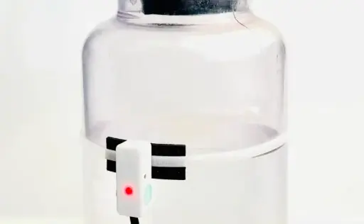 Non-contact liquid level sensor